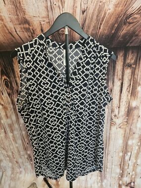 Geometric Print Sleeveless Blouse - Black & White